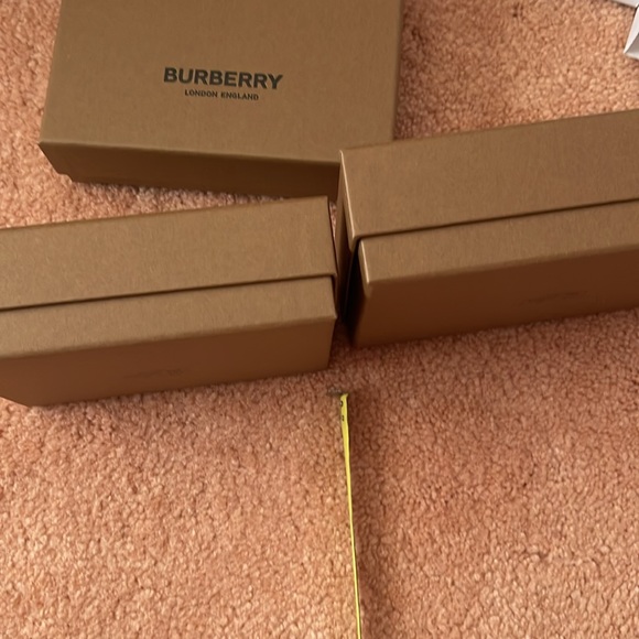 (4) Burberry boxes brand 2 sizes 100% Authentic - Picture 4 of 14